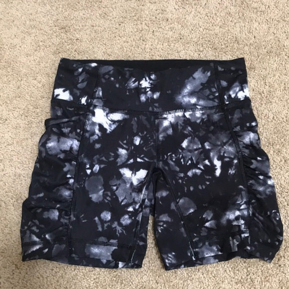 Lululemon Athletica SZ 4 black athletic shorts.
